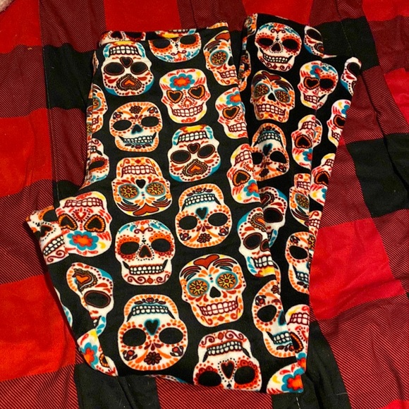 No Boundaries Pants - No boundaries velour skull leggings